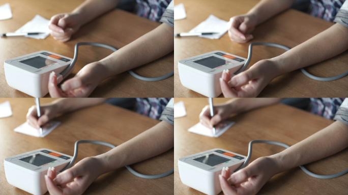 一位女士正在检查她的血压