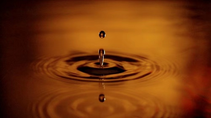 水滴落下
