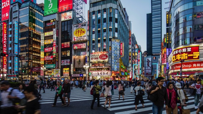 黄昏的新宿十字路口新宿区延时