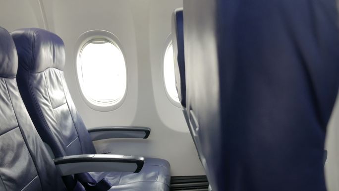 商用飞机客舱乘客座椅的内部。