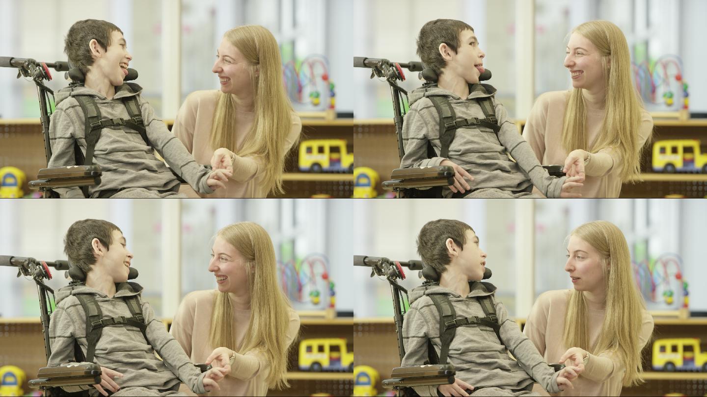 残疾小男孩与护理者交谈
