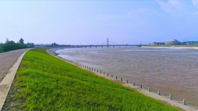 大江大河的河岸堤坝
