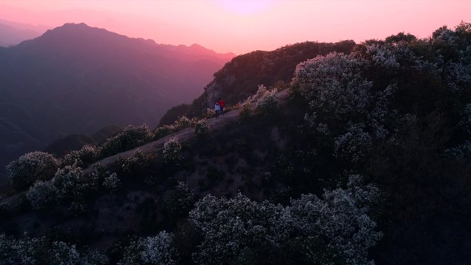 航拍秦岭黄峪寺浪漫的夕阳风光