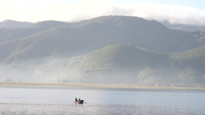 泸沽湖面