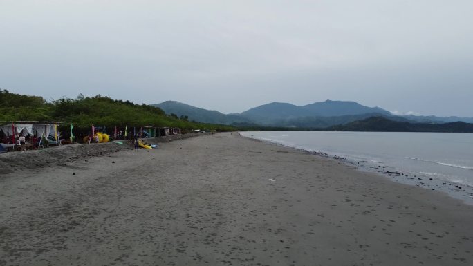 一组废弃海滩的航拍镜头