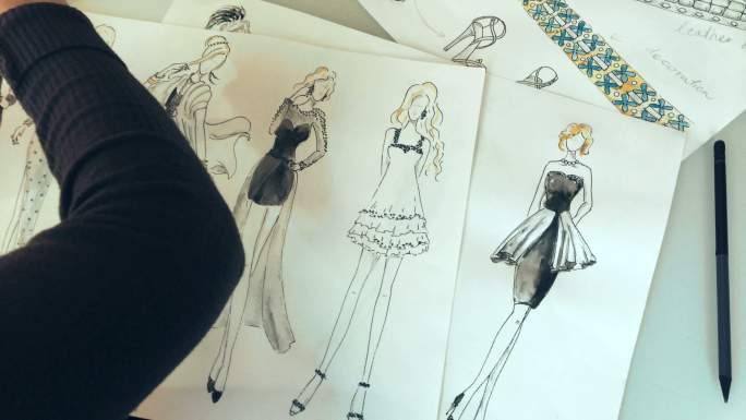 女装设计师绘制创意和草图