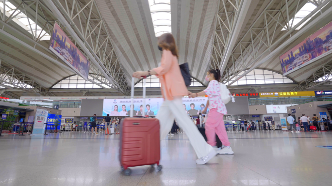 4K机场旅客-等候乘机行人-青岛机场