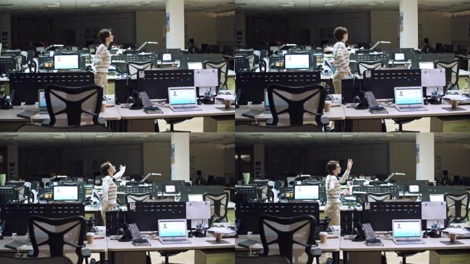 呼叫中心工作人员在办公室跳舞