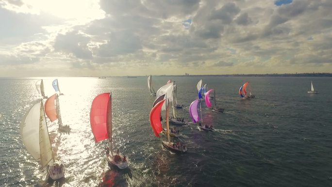 帆船比赛鸟瞰图海上大海体育比赛