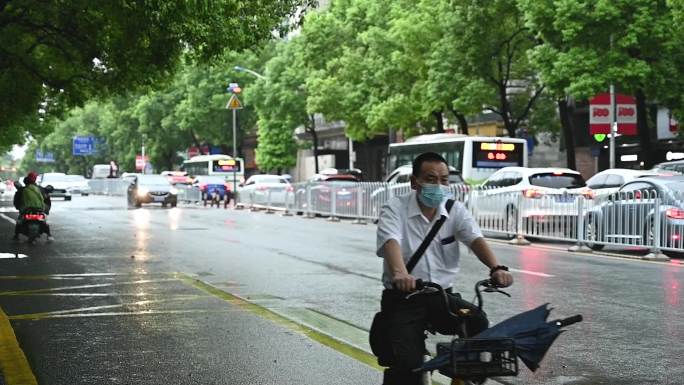 下雨天城市街道文人生活记录片