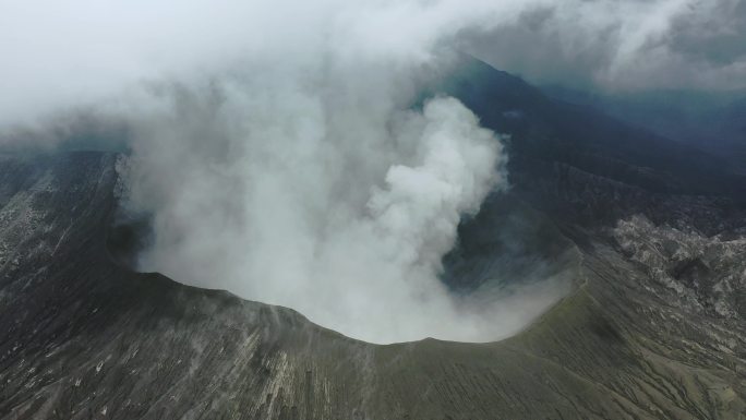 布罗莫火山喷发印度尼西亚旅游山峰