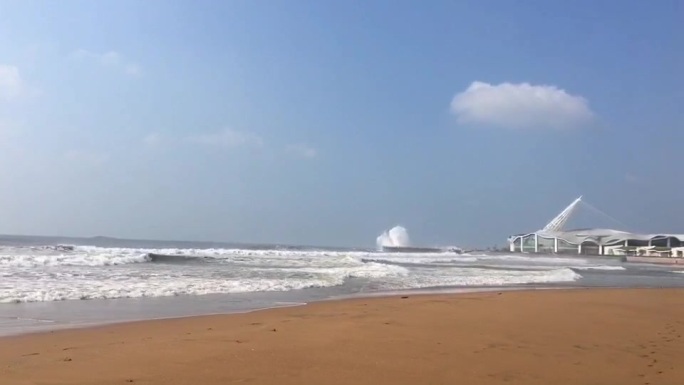 青岛石老人海水浴场晴空万里