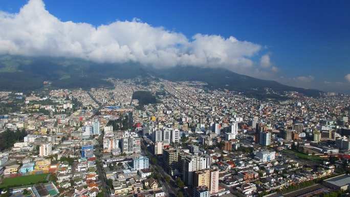 厄瓜多尔首都基多市鸟瞰图