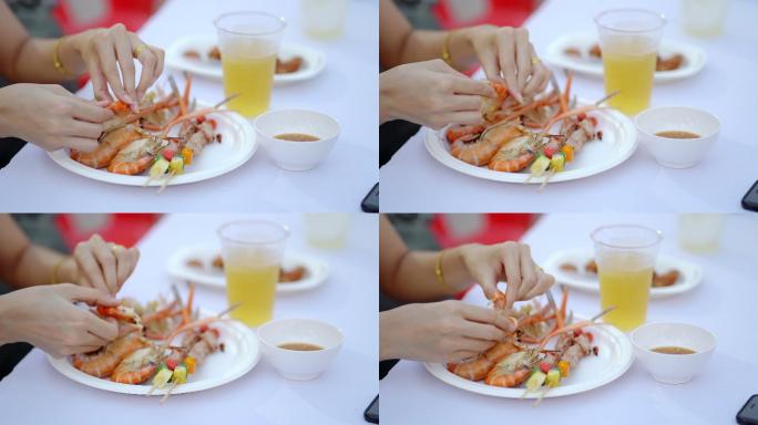 特写镜头一个女人在吃虾