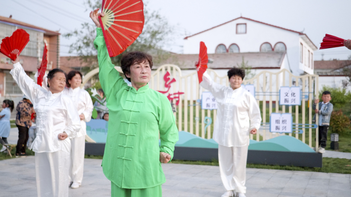 乡村生活广场舞扇子舞