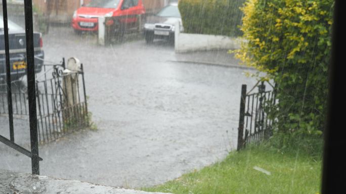 夏季大雨