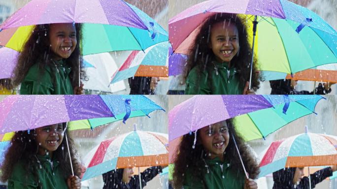 雨中的快乐女孩老外雨伞笑脸女生雨鞋欢乐