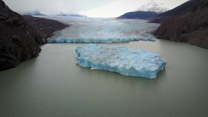 佩里托·莫雷诺冰川鸟瞰图。