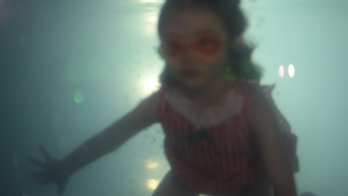 唯美儿童游泳
