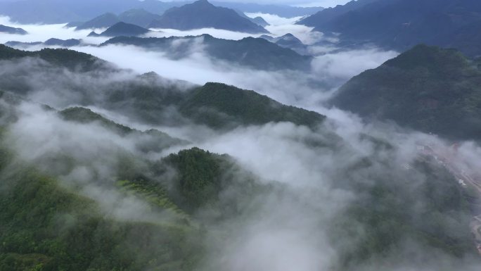 航拍高山云海梯田村落（丽水）