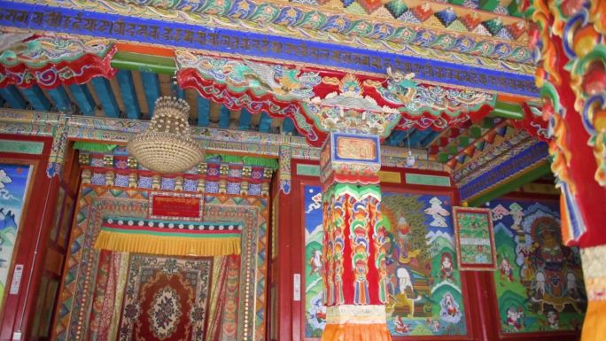 藏传佛教寺庙精致装饰