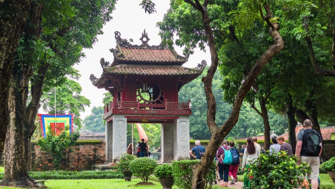 越南河内文庙古门的和平景观。