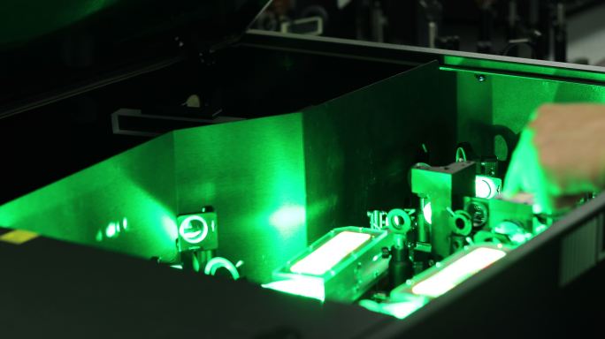 用于实验室新材料研究的高功率高频激光器
