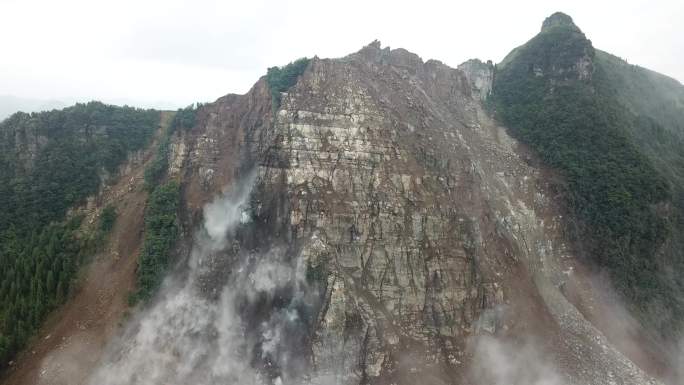 地质灾害崩塌滑坡瞬间高速航拍