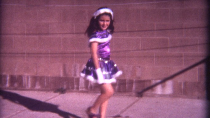 1960年代的紫色连衣裙