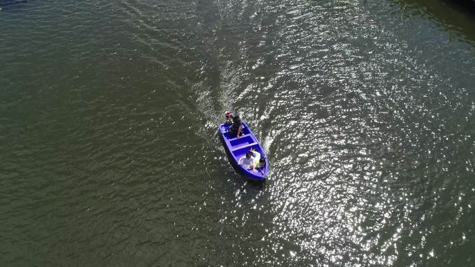 航拍河流划艇4k