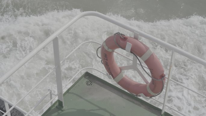 海上救生圈 海浪  船