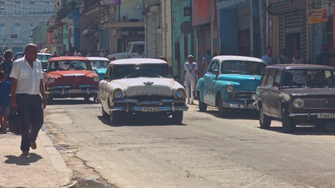 古巴的街道旅游门面人行道
