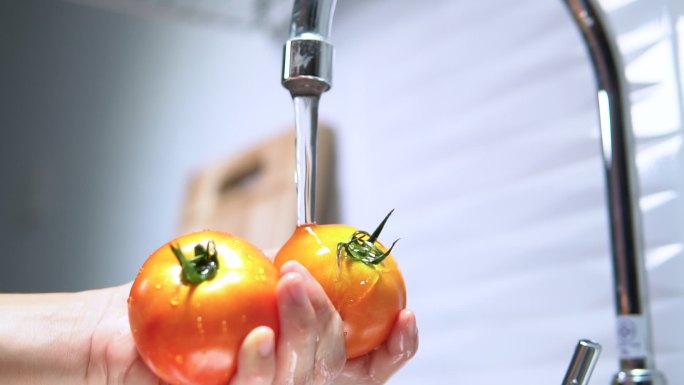 洗番茄