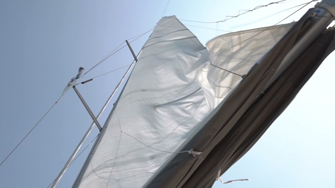 风中的帆轮船帆船邮轮出海夏天海南大海旅游