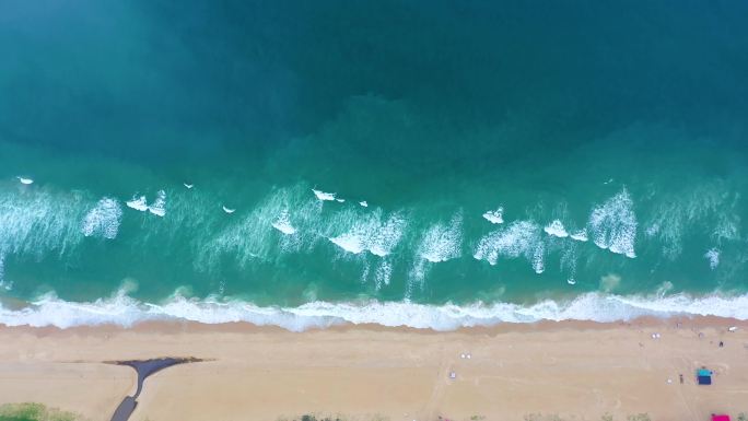 俯视航拍海浪沙滩7