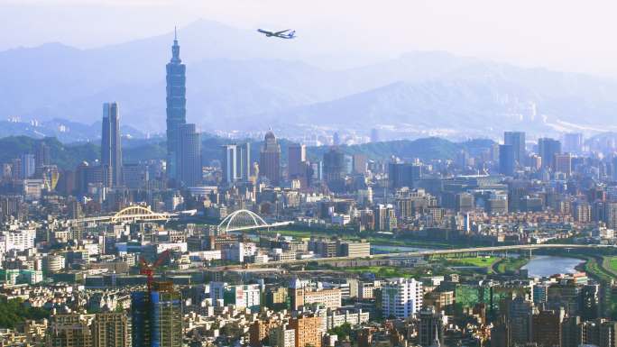 一架飞机飞过台北市