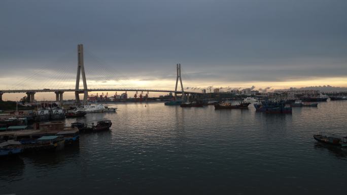延时洋浦大桥位于儋州市洋浦港白马井港海域