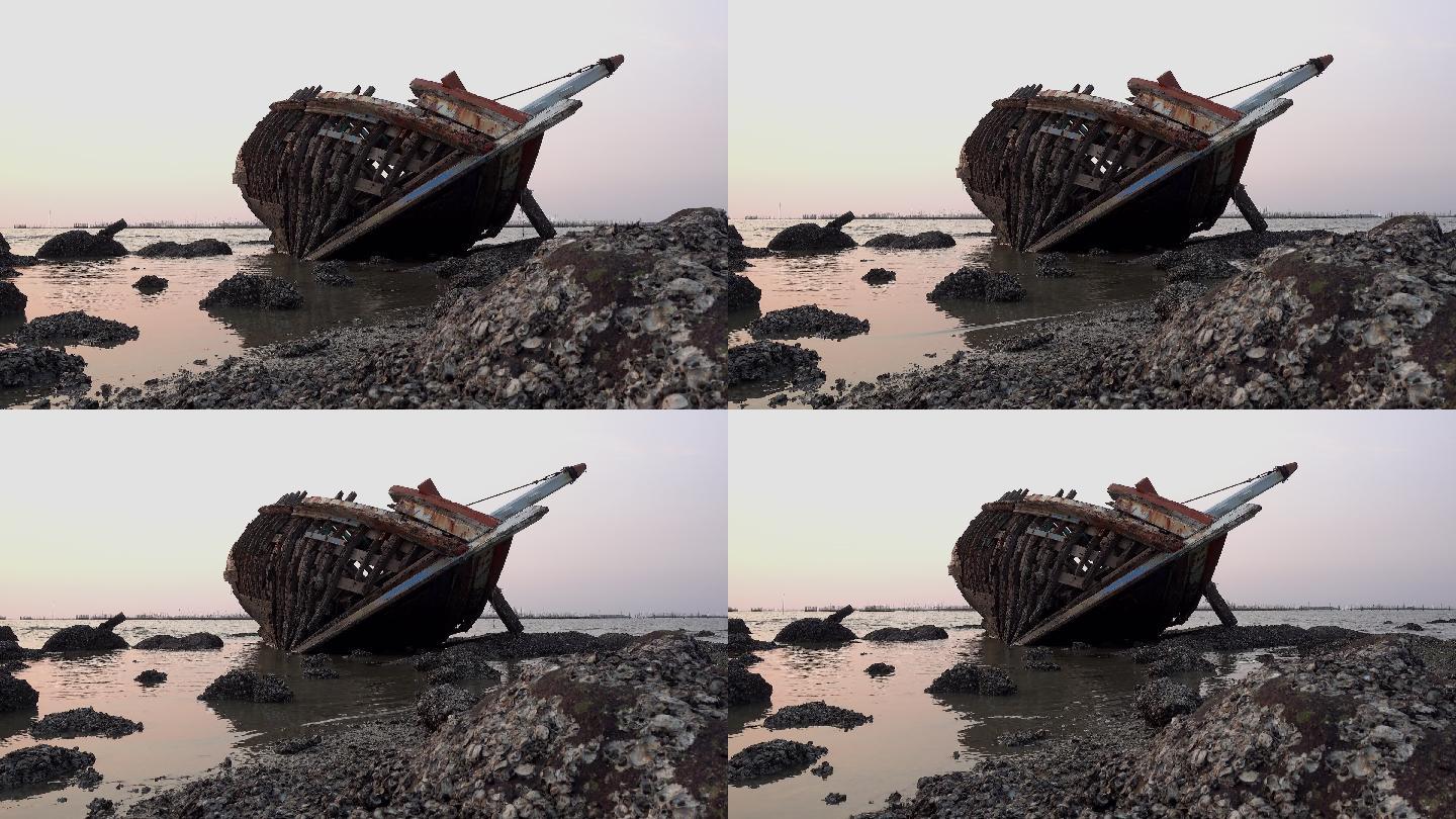 岩石海滩上的沉船