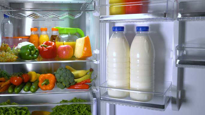 冰箱里的食物冰箱冷藏牛奶蔬菜水果疫情囤货