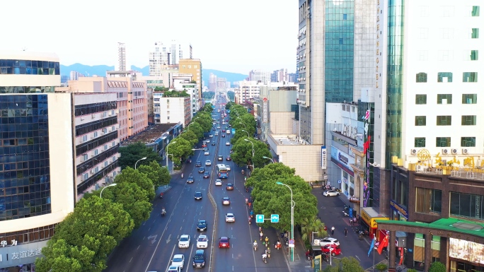 航拍江西吉安阳明东路车流