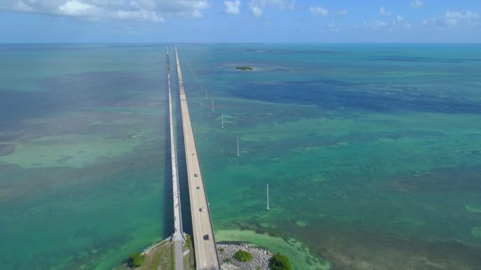 海外高速公路七英里桥的空中镜头