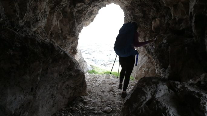 探索山洞