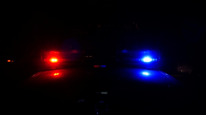 警灯在夜间闪烁夜景夜晚黑夜警察车出警警察