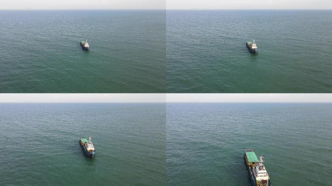 广西 北海飞越渔船掠过海面