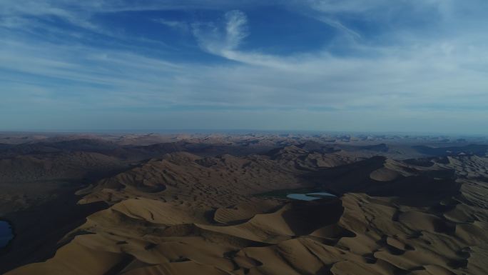 航拍 巴丹吉林沙漠 湖泊 沙峰沙漠景色