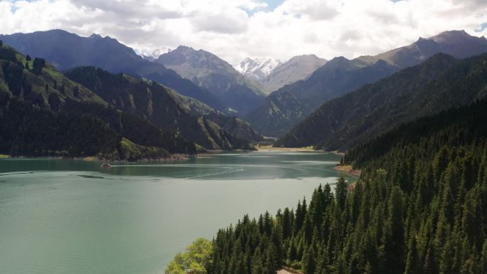 航拍中国新疆天山天池自然风景