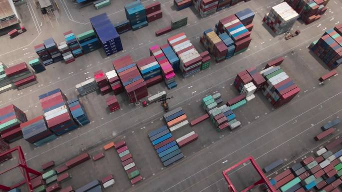4K长沙新港码头装载机装货环绕航拍空镜