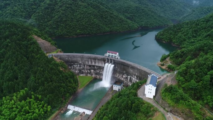 水库 瀑布 泄洪