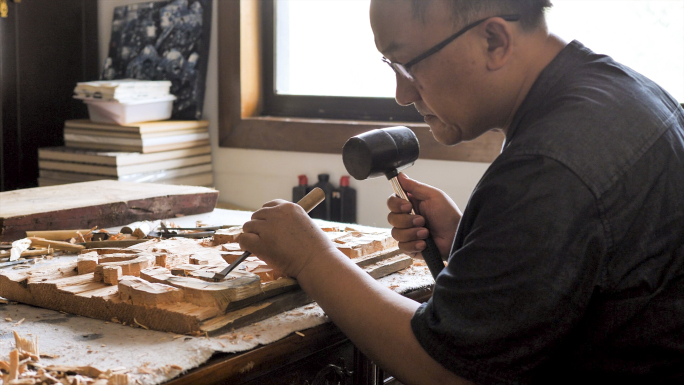 【原创】木雕手艺人雕刻木匠木头雕刻