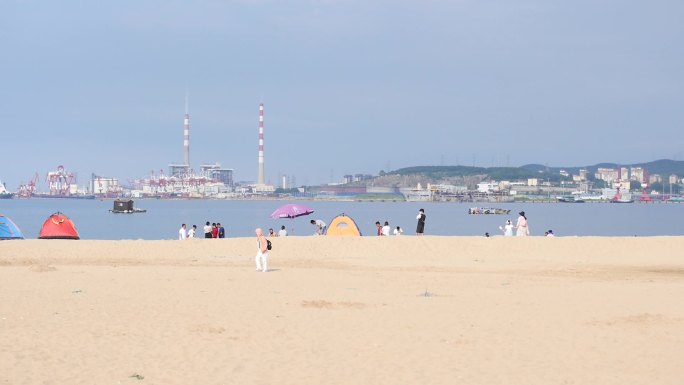 夏日的海边 大海 海边游玩 游客沙滩